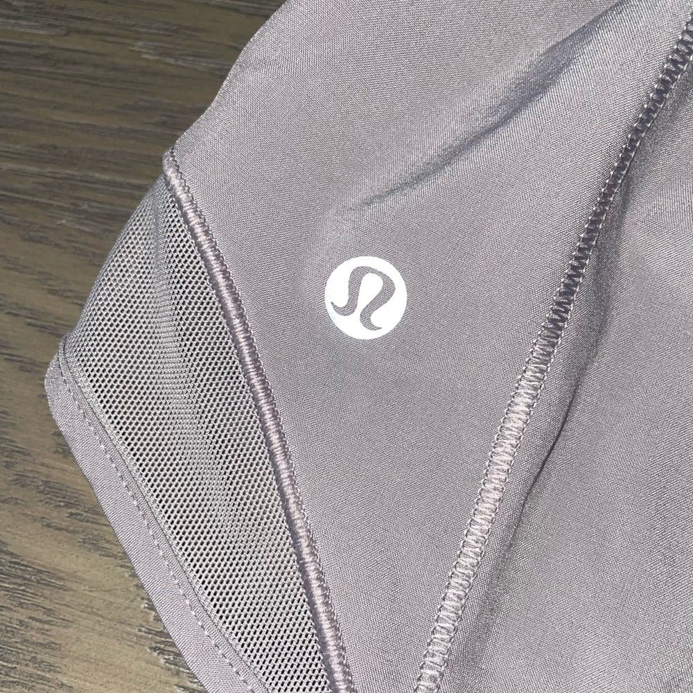 🫶🍋LULULEMON hotty hot 2.5” shorts - color no longer sold !!